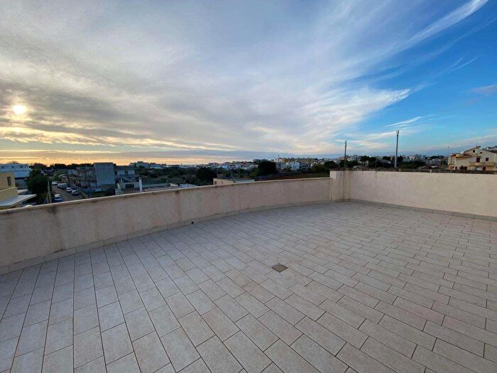 Appartamento con 7 locali in vendita in Via Verona, Casarano