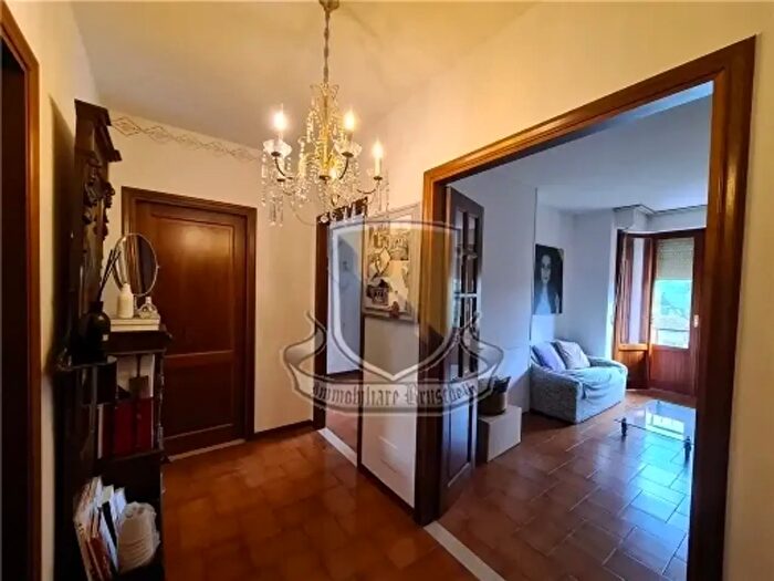 Appartamento con 6 locali in vendita in Sovicille