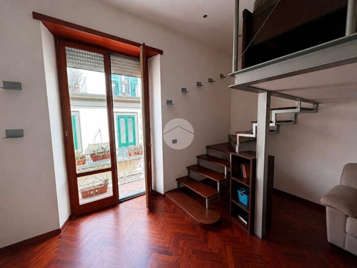 Appartamento monolocale in affitto in Via Chiaia, Monte di Dio, Napoli