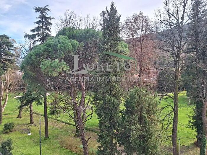Appartamento trilocale in vendita in Via Mameli, Rapallo