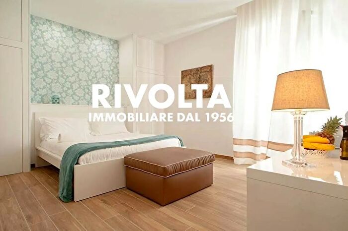 Appartamento con 12 locali in vendita in Piazza Fiume, Roma