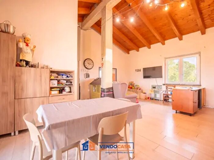 Casa con 6 locali in vendita in Via Vigone, Cavour