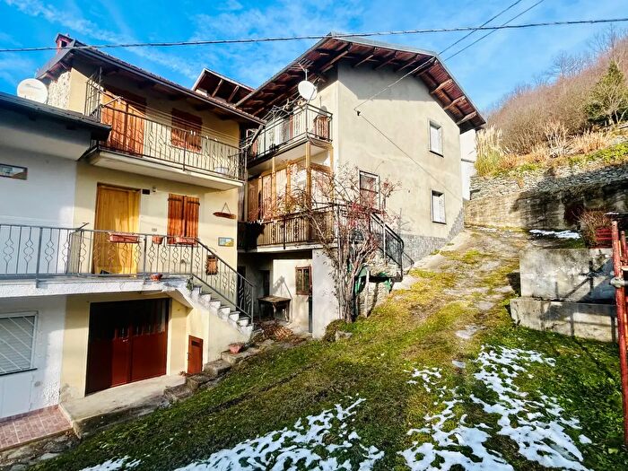 Casa con 7 locali in vendita in Frazione Chionea, Ormea