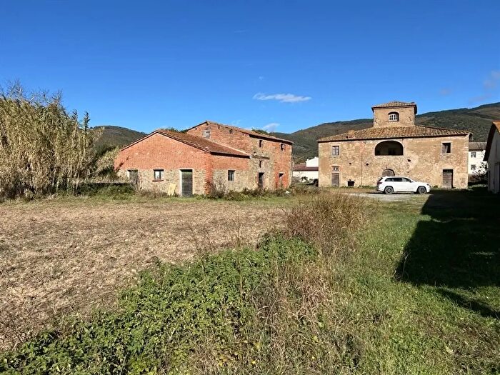 Casa in vendita in Cortona