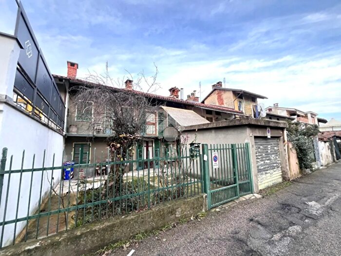 Casa con 8 locali in vendita in Via Tavolazzo, Poirino