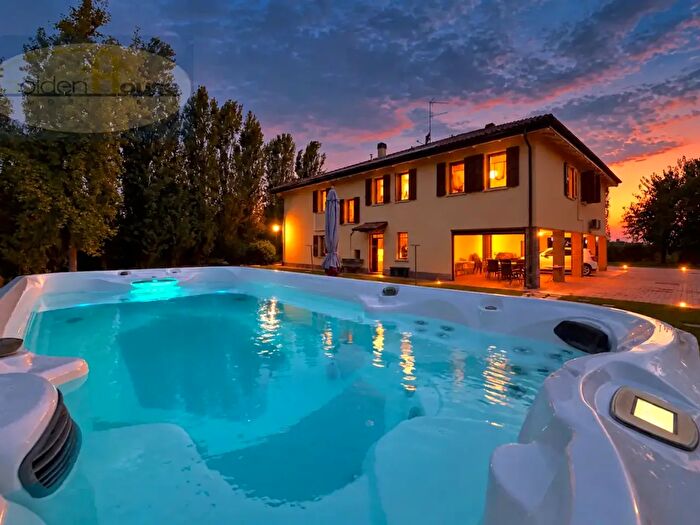 Casa con 12 locali in vendita in Via Tagliamenazzo, Molinella