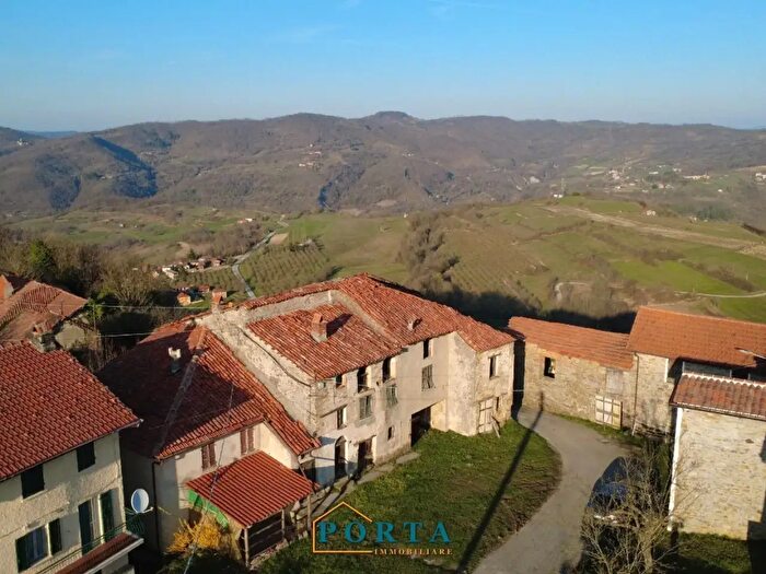 Casa quadrilocale in vendita in Borgata Castagnetti Snc, Camerana