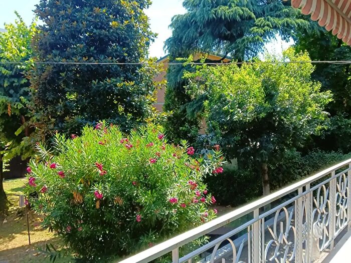 Appartamento con 6 locali in vendita in Via l Spallanzani, Modena