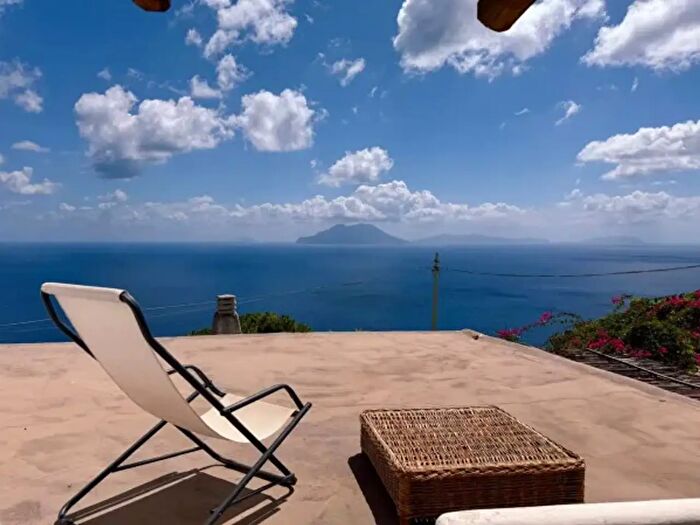 Casa con 5 locali in vendita in Lipari