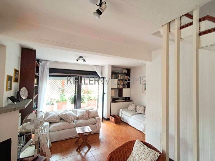 Casa con 5 locali in affitto in Via Padre Lorenzo van Eerenbeemt, Centro, Santa Marinella