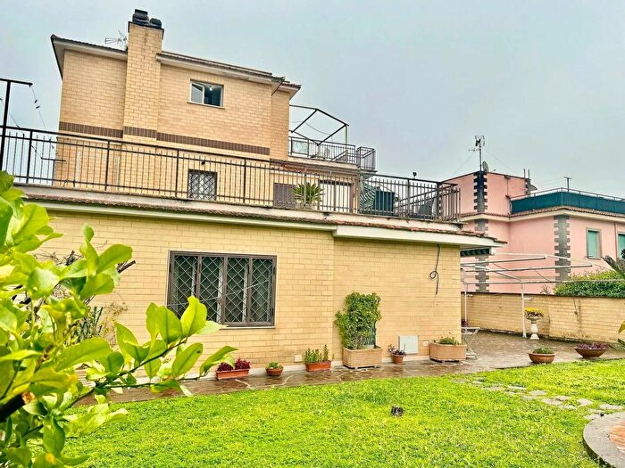 Appartamento quadrilocale in vendita in Via Bertinoro Roma, Roma