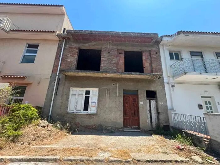 Casa trilocale in vendita in Via Francesco Faranda, Falcone