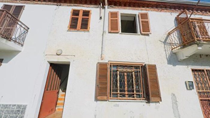 Casa quadrilocale in vendita in Frazione Quarto Inferiore, Asti