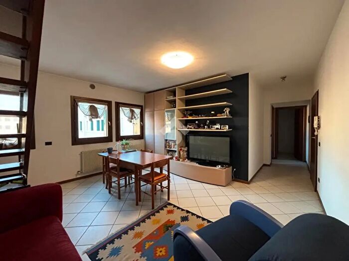 Appartamento trilocale in vendita in Sottoportico Guido Rossa, Cadoneghe