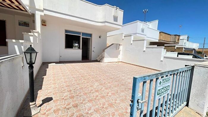 Casa quadrilocale in vendita in Via l Rizzo, Racale