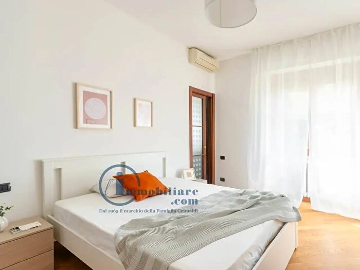 Appartamento quadrilocale in affitto in Via Bari, Milano