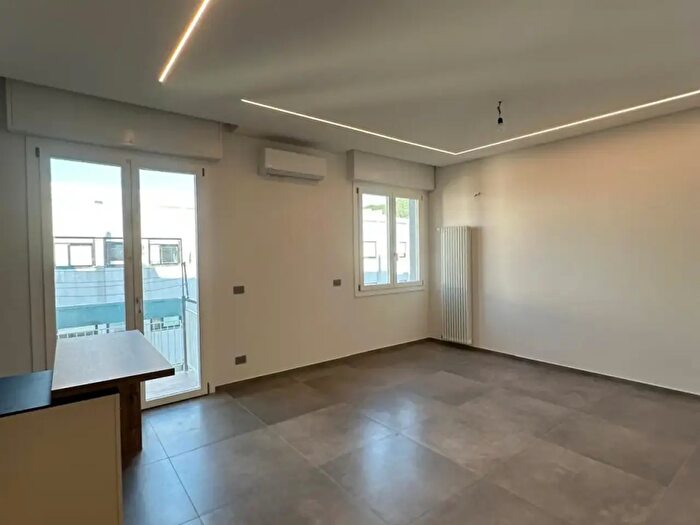 Appartamento trilocale in vendita in Via Tasso, Savona