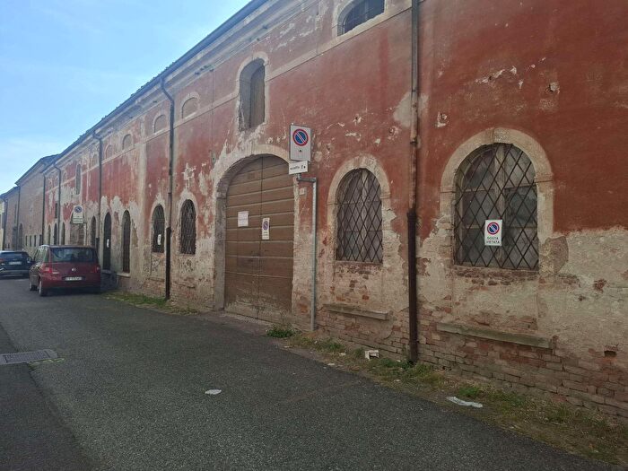Casa con 7 locali in vendita in Gazzuolo