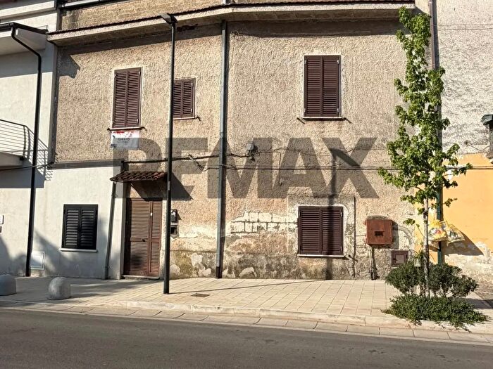 Casa trilocale in vendita in Via IV Novembre, Carinola