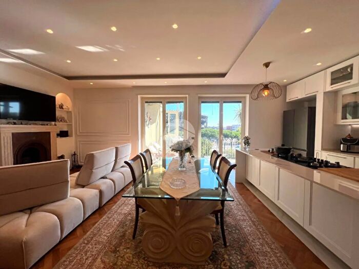 Appartamento quadrilocale in vendita in Piazza Gabriele dAnnunzio, Napoli