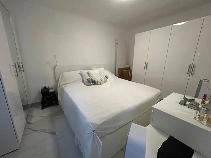 Appartamento trilocale in vendita in Via Vecchia, Genova