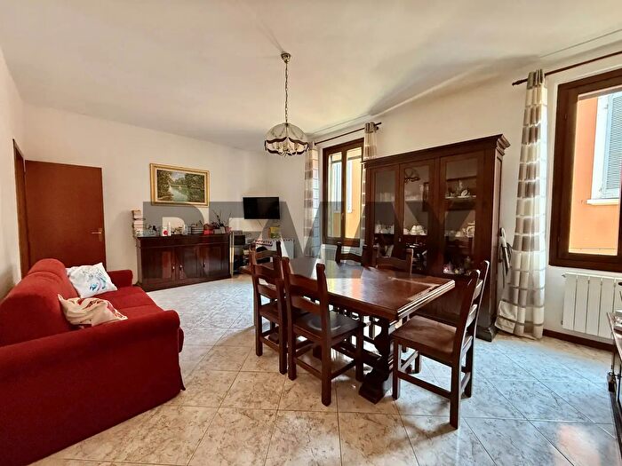 Appartamento trilocale in vendita in Via Carlo Tedaldi Fores, Cremona