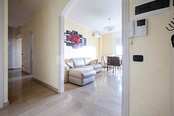 Appartamento con 6 locali in vendita in Piazza della Repubblica, SantIlario DEnza