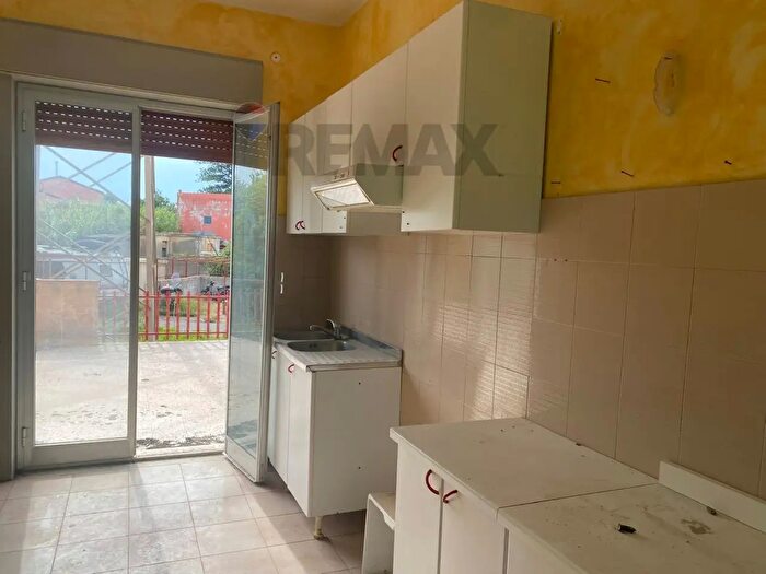 Appartamento trilocale in vendita in Via Garibaldi, Calatabiano