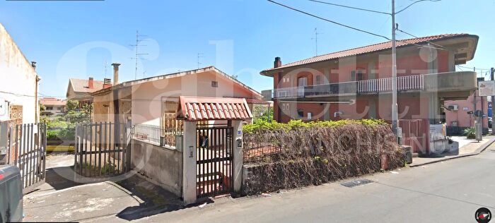 Casa con 12 locali in vendita in Via Etna, San Giovanni La Punta