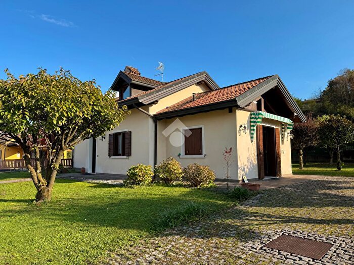 Casa quadrilocale in vendita in Via Centrale, Feltre