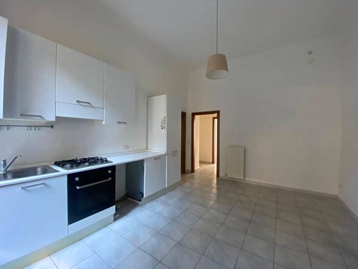Appartamento trilocale in affitto in Morgagni, Milano