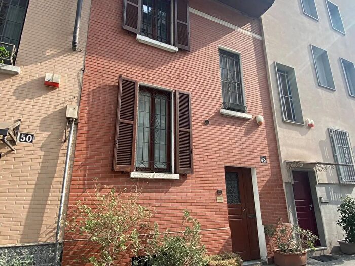 Casa con 8 locali in vendita in Milano