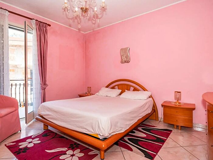 Casa con 16 locali in affitto in Via Misericordia, Graniti
