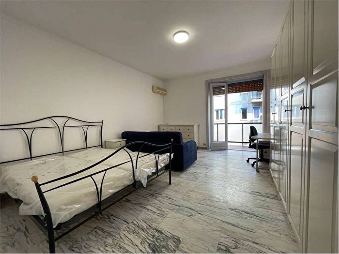 Appartamento trilocale in affitto in Piazza Napoli, Milano
