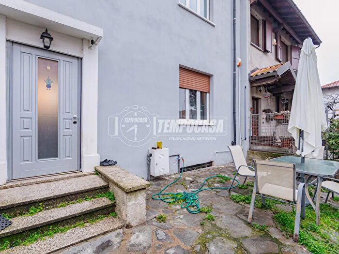 Casa trilocale in vendita in Via C Cantù, Vigevano