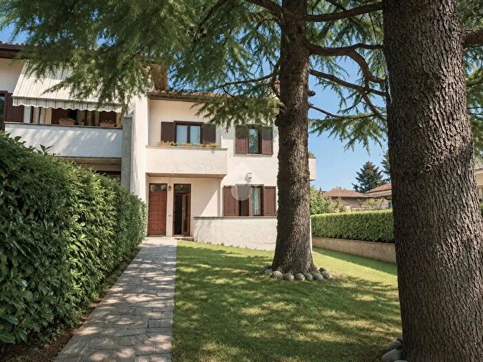 Appartamento trilocale in vendita in Via Louis Pasteur, Vimercate