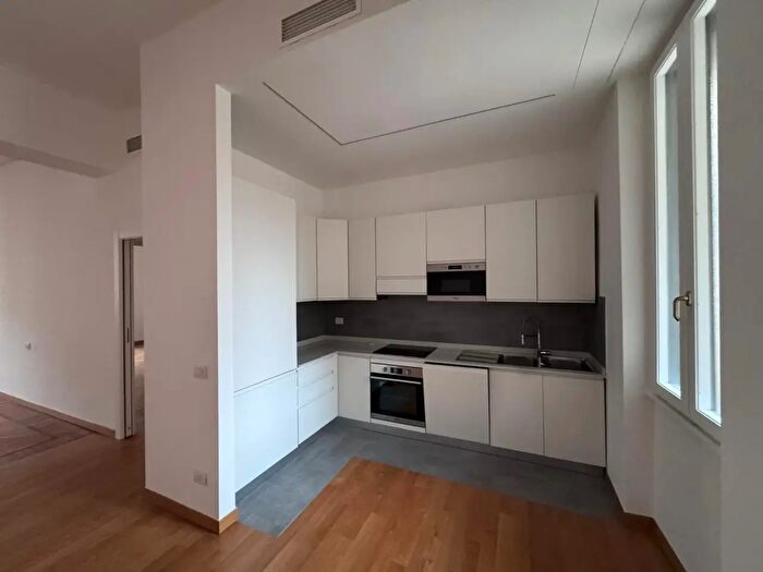 Appartamento con 6 locali in affitto in Piazza Santa Maria Beltrade, Milano