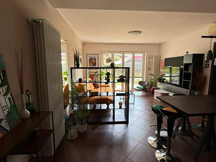 Appartamento trilocale in affitto in Via Santa Chiara, Como