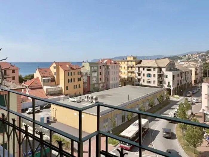 Appartamento trilocale in vendita in Corso Ferrari, Albisola Superiore