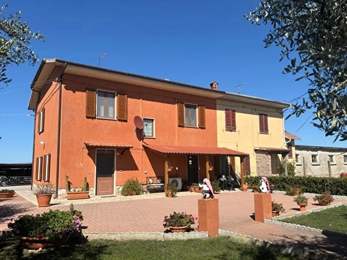 Appartamento con 9 locali in vendita in Orbetello