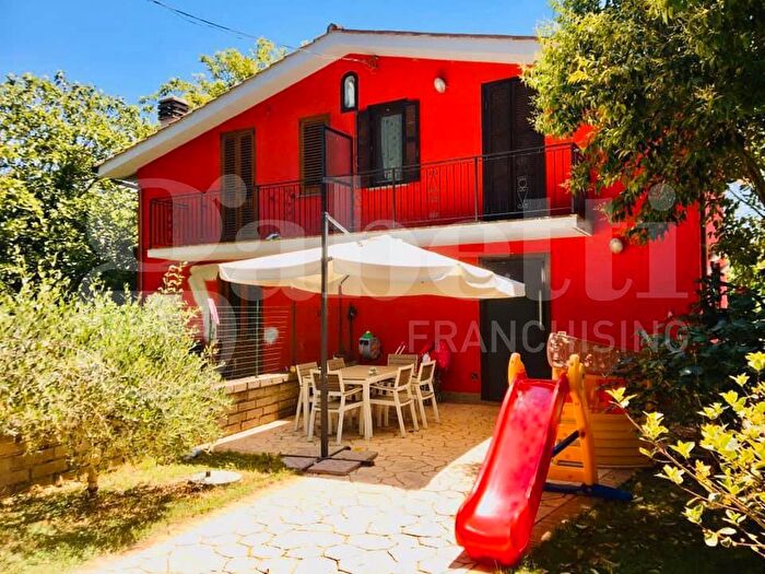 Casa con 6 locali in vendita in Via delle Cerase, Oriolo Romano