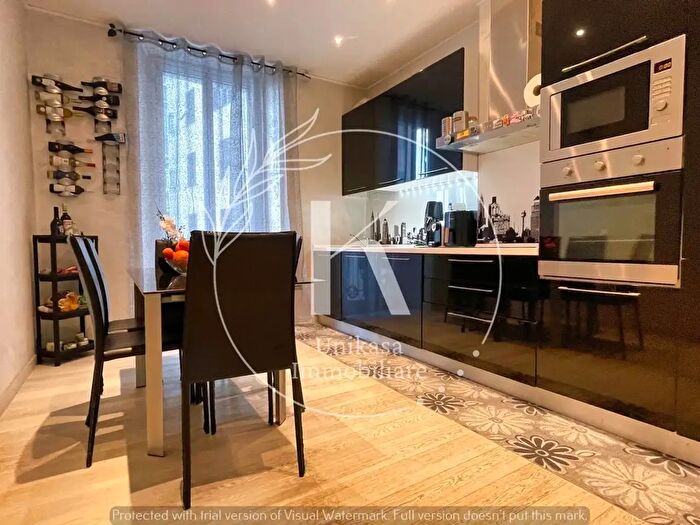 Appartamento con 5 locali in vendita in Via Nizza, Savona