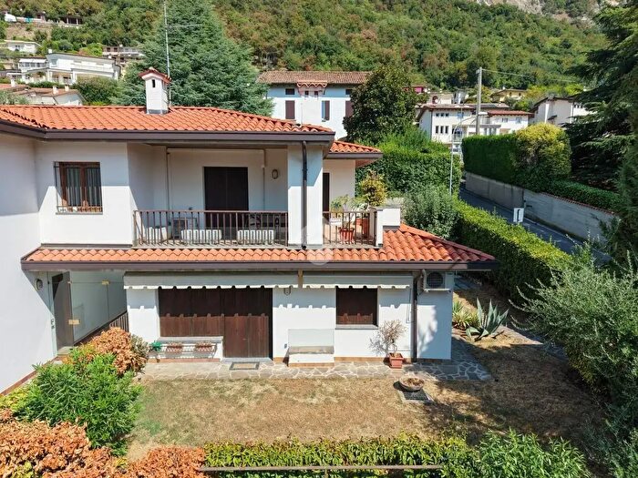 Casa quadrilocale in vendita in Via Caverniga, Sarnico