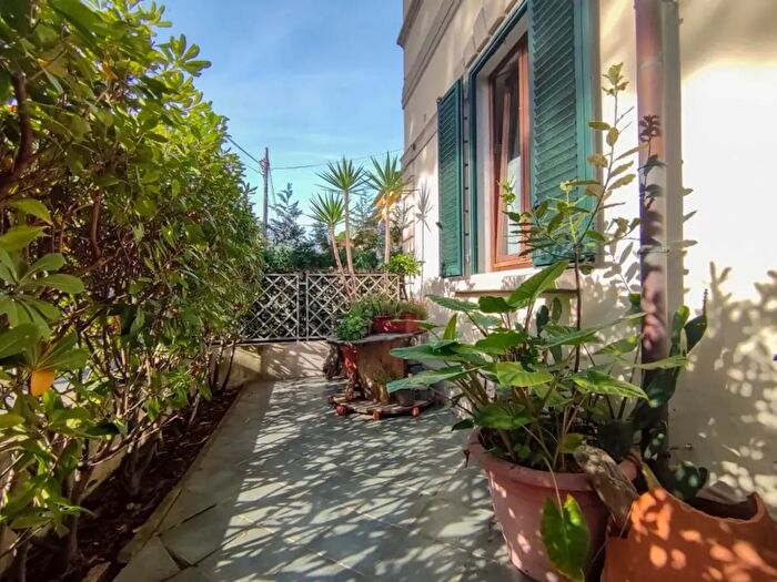 Appartamento con 6 locali in vendita in Camaiore