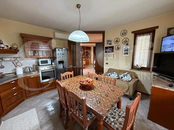Casa con 6 locali in vendita in Malo