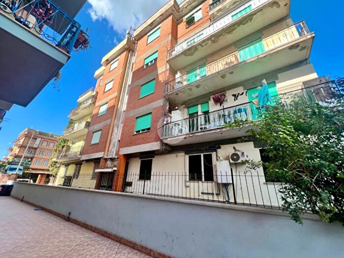 Casa bilocale in vendita in Via Angelo Salmoiraghi, Roma