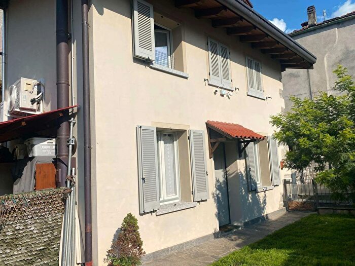 Casa trilocale in vendita in Via Scerio, Nesso