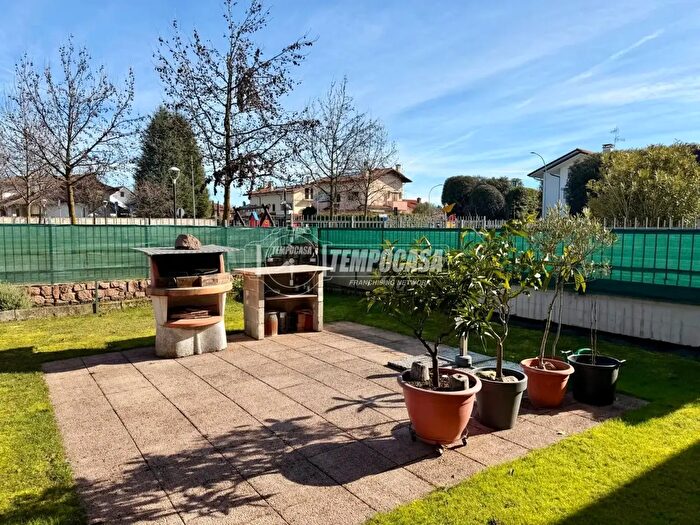 Appartamento trilocale in vendita in Via delle Viole, Parabiago