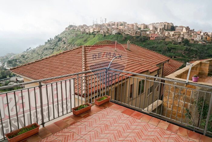 Casa con 5 locali in vendita in Via Fazzi, Enna