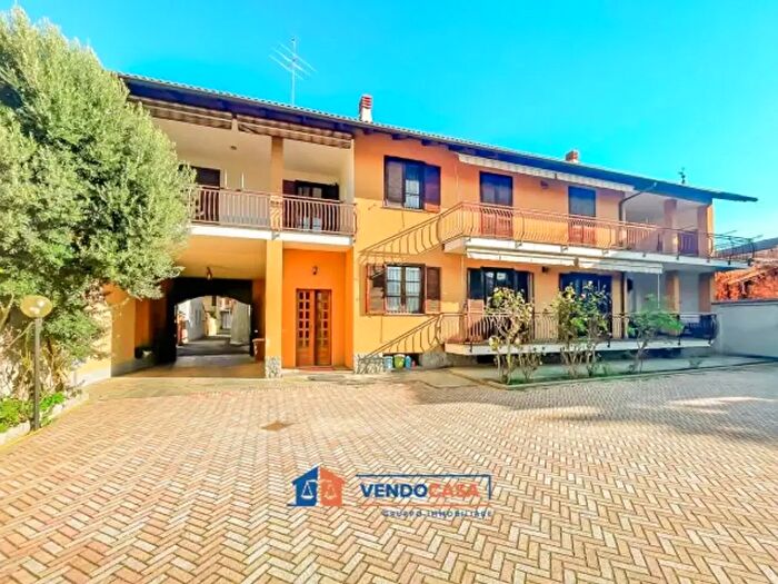 Appartamento con 5 locali in vendita in Vicolo Bava, Sommariva Del Bosco